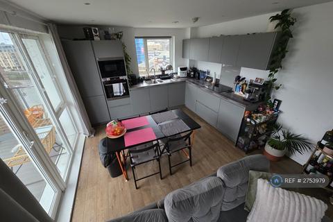 1 bedroom in a flat share to rent, Cofferdam Way, London, SE8