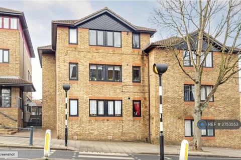 2 bedroom flat to rent, Rutherford House, Teddington, TW11