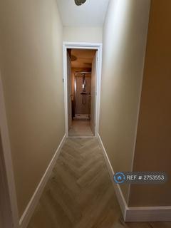 2 bedroom flat to rent, Rutherford House, Teddington, TW11