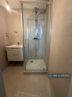 2 bedroom flat to rent, Rutherford House, Teddington, TW11