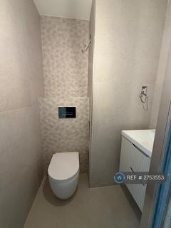 2 bedroom flat to rent, Rutherford House, Teddington, TW11