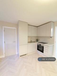 2 bedroom flat to rent, Rutherford House, Teddington, TW11