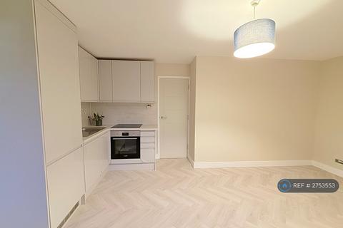 2 bedroom flat to rent, Rutherford House, Teddington, TW11