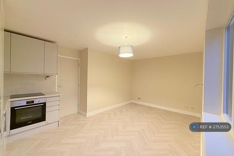 2 bedroom flat to rent, Rutherford House, Teddington, TW11