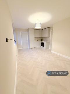 2 bedroom flat to rent, Rutherford House, Teddington, TW11