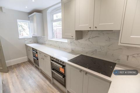 1 bedroom in a house share to rent, Orlando Road, London, SW4