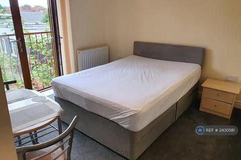Studio to rent, Bethel Court, Salford, M7