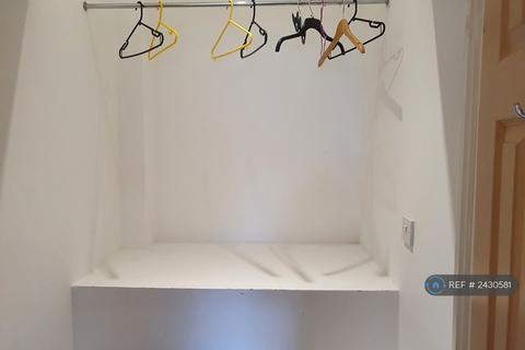 Studio to rent, Bethel Court, Salford, M7