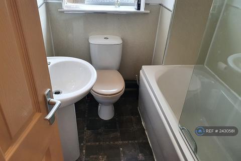 Studio to rent, Bethel Court, Salford, M7