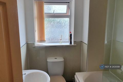 Studio to rent, Bethel Court, Salford, M7