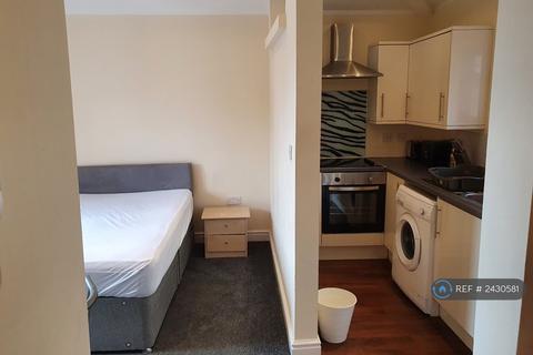 Studio to rent, Bethel Court, Salford, M7