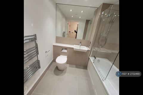 1 bedroom in a house share to rent, Old Kent Road, London, SE15