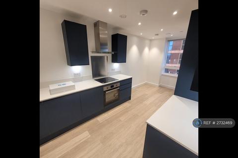 1 bedroom in a house share to rent, Old Kent Road, London, SE15