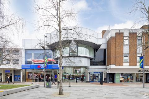 Retail property (high street) to rent, Marlowes Hemel Hempstead HP1 1DX