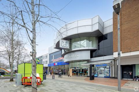 Retail property (high street) to rent, Marlowes Hemel Hempstead HP1 1DX