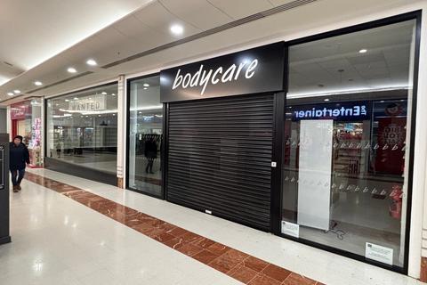 Retail property (high street) to rent, Marlowes Hemel Hempstead HP1 1DX