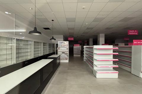 Retail property (high street) to rent, Marlowes Hemel Hempstead HP1 1DX