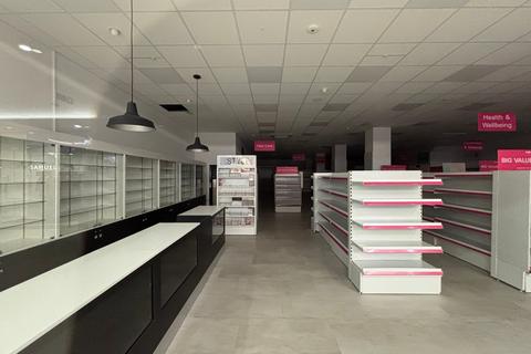 Retail property (high street) to rent, Marlowes Hemel Hempstead HP1 1DX