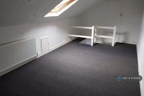 2 bedroom terraced house to rent, Clough Road, Huddersfield, HD2