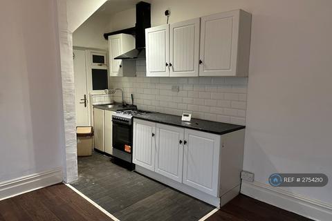 2 bedroom terraced house to rent, Clough Road, Huddersfield, HD2