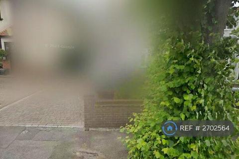 3 bedroom semi-detached house to rent, Le May Avenue, London, SE12