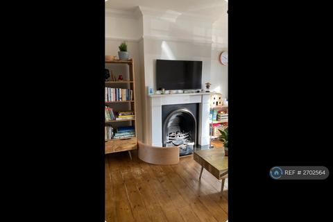3 bedroom semi-detached house to rent, Le May Avenue, London, SE12