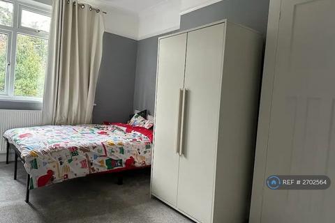 3 bedroom semi-detached house to rent, Le May Avenue, London, SE12