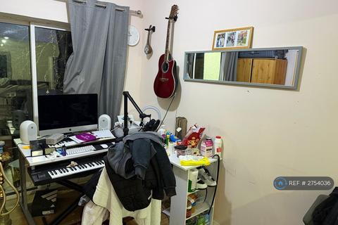 4 bedroom semi-detached house to rent, Hendon Way, London, NW4