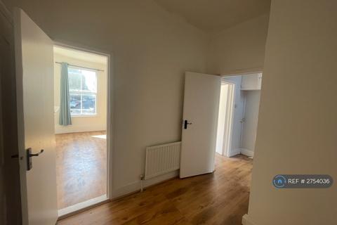 4 bedroom semi-detached house to rent, Hendon Way, London, NW4