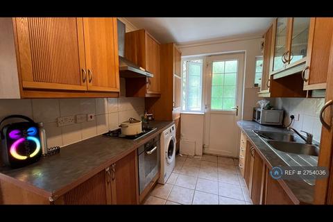 4 bedroom semi-detached house to rent, Hendon Way, London, NW4