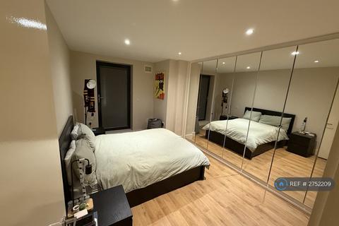 2 bedroom flat to rent, Kings Avenue, London, SW4