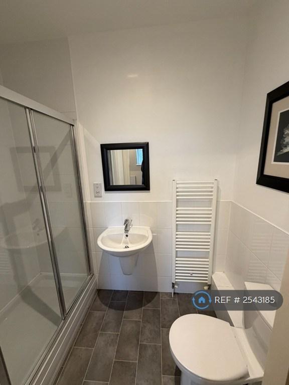 Ensuite Bedroom 1