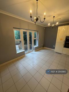 4 bedroom semi-detached house to rent, Exchange Mews, Tunbridge Wells, TN4