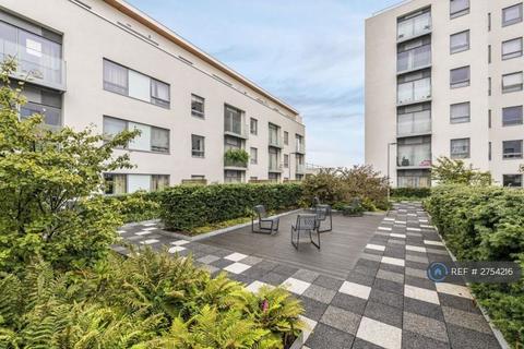 2 bedroom flat to rent, Derry Court, London, SW16