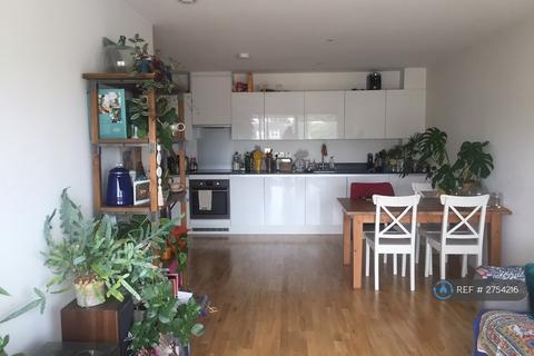 2 bedroom flat to rent, Derry Court, London, SW16