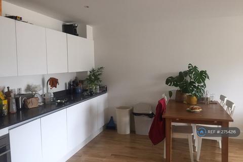 2 bedroom flat to rent, Derry Court, London, SW16