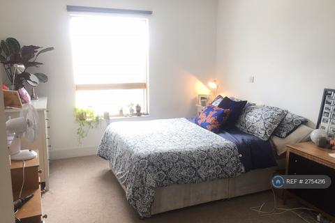 2 bedroom flat to rent, Derry Court, London, SW16