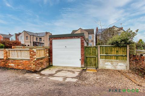 2 bedroom semi-detached house for sale, Williamthorpe Road, Chesterfield S42
