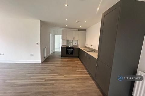2 bedroom semi-detached house to rent, Harris Crescent, Chelmsford, CM1
