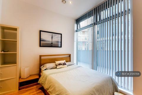 Studio to rent, The Crescent, London, SE8