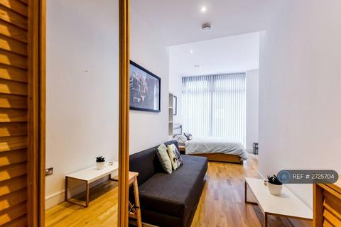 Studio to rent, The Crescent, London, SE8