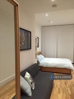 Studio to rent, The Crescent, London, SE8
