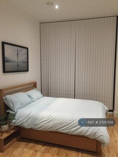 Studio to rent, The Crescent, London, SE8