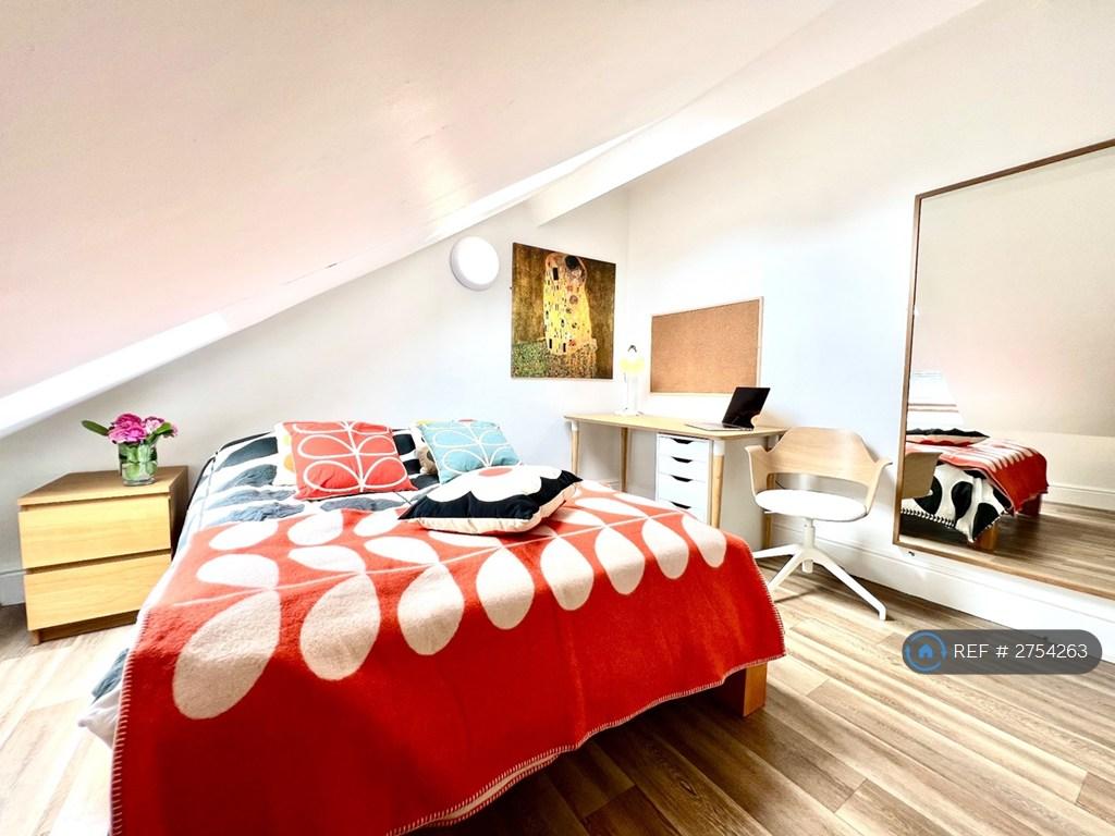 Room 6 Gorgeous Attic Room