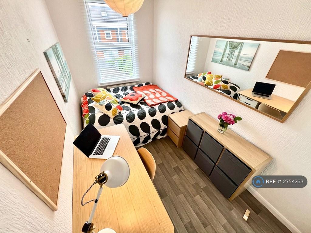 Good Value Double Room Only £487/Month