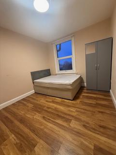 2 bedroom apartment to rent, Clare Road, Hounslow TW4