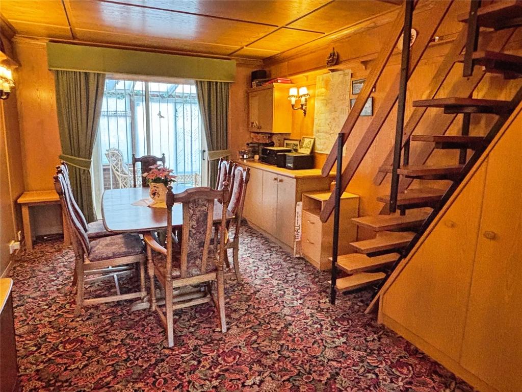 Dining Room / Bed 2