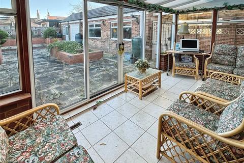 2 bedroom bungalow for sale, St. Marys Crescent, Doncaster DN11