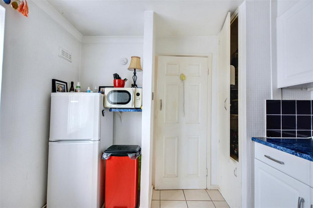 Kitchen 2.jpeg