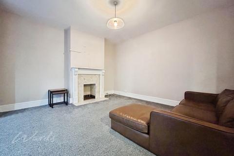 4 bedroom semi-detached house to rent, Lawn Road Tonbridge TN9